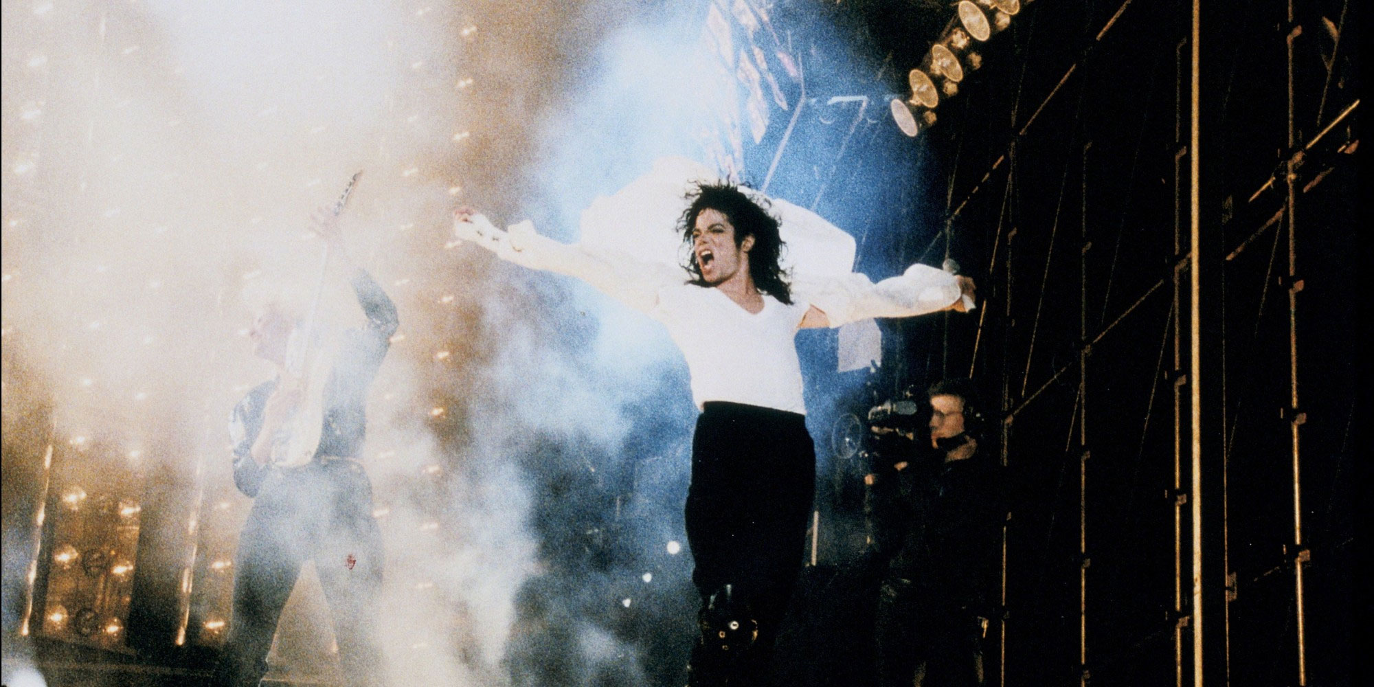 Michael on stage Bad Tour